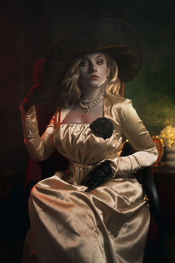 Ezy Summers Cosplay