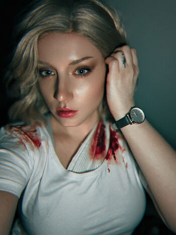 Ezy Summers Cosplay