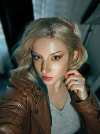 Ezy Summers Cosplay