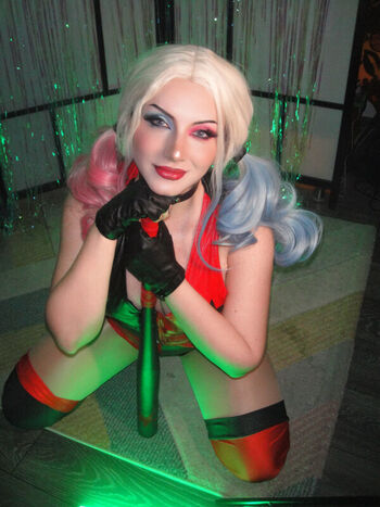 Ezy Summers Cosplay