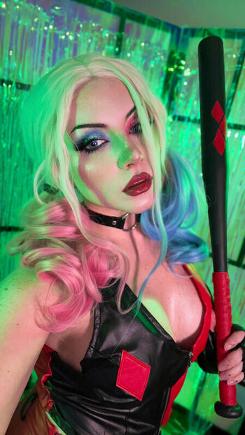 Ezy Summers Cosplay