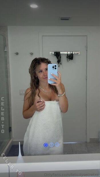 Full leaked Felicity smoak private onlyfans photo