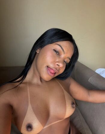 Full leaked Gabibombom private onlyfans photo