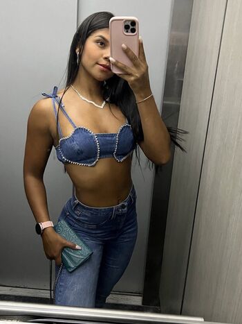 Full leaked Gabylobom private onlyfans photo