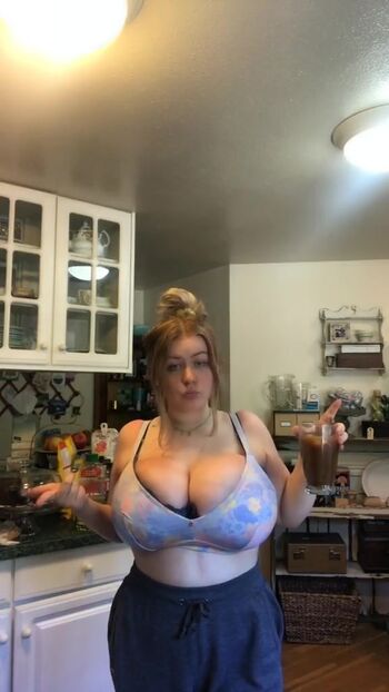 Full leaked Gracekivlin private onlyfans photo