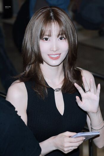 Hirai Momo