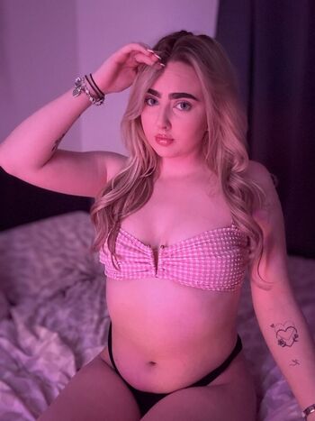 Full leaked Honeypetitex private onlyfans photo