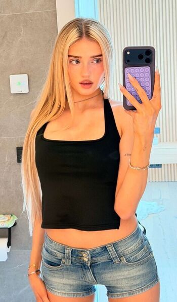 Full leaked Honeypuu private onlyfans photo