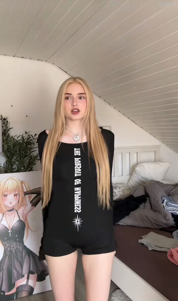 Full leaked Honeypuu private onlyfans photo