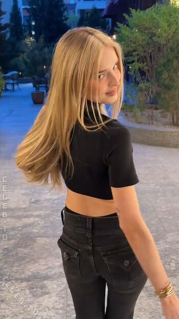 Full leaked Honeypuu private onlyfans photo