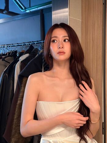 🔥 Huh yunjin  page leaked private photo uncensored full