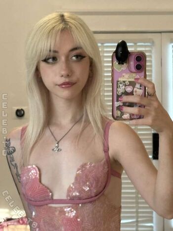 Full leaked Iluvmeww private onlyfans photo