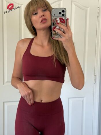 Full leaked Itsjustblondie  page private onlyfans photo