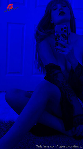 Full leaked Itsjustblondie private onlyfans photo