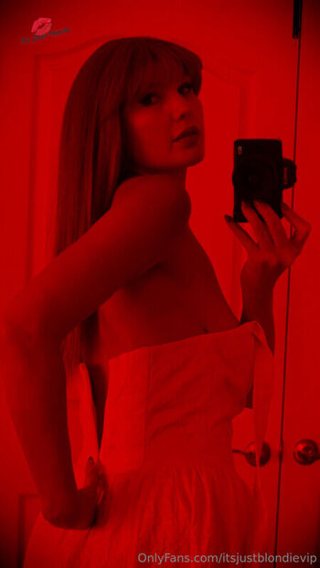 Full leaked Itsjustblondie private onlyfans photo