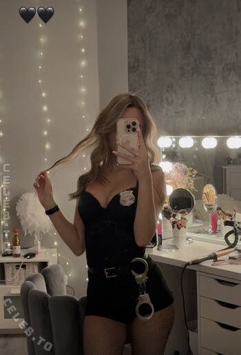 Full leaked Itz leonie private onlyfans photo
