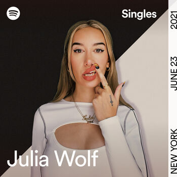 Julia Wolf