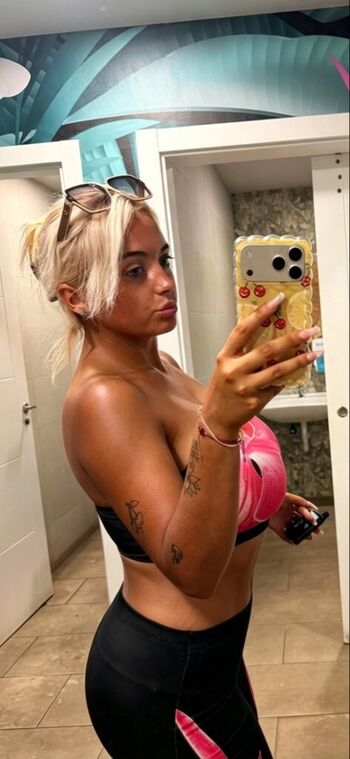 Full leaked Kayleighdeane private onlyfans photo