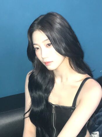 Kazuha Nakamura 中村 一葉