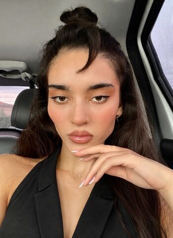 Full leaked Kianafaridii private onlyfans photo