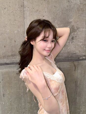 Kim Chaewon