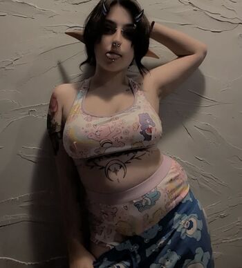 Full leaked Kinkyshydinobabe private onlyfans photo