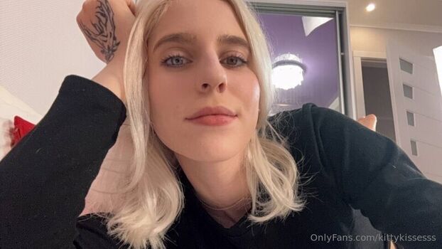 Kittykissesss