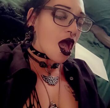 Lady_monoxide666