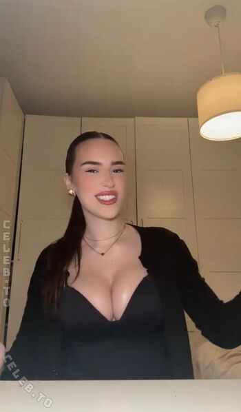 Full leaked Larabeu private onlyfans photo