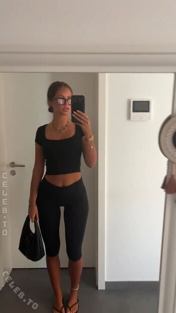 🔥 Laraemiii leaked private photo uncensored full