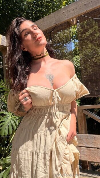 Full leaked Laraloxley private onlyfans photo