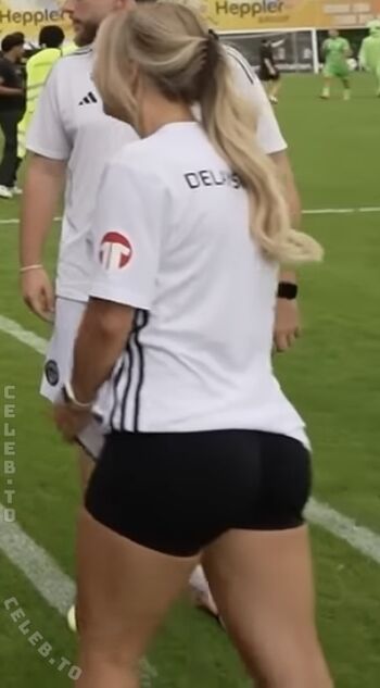 Full leaked Larawiyl private onlyfans photo