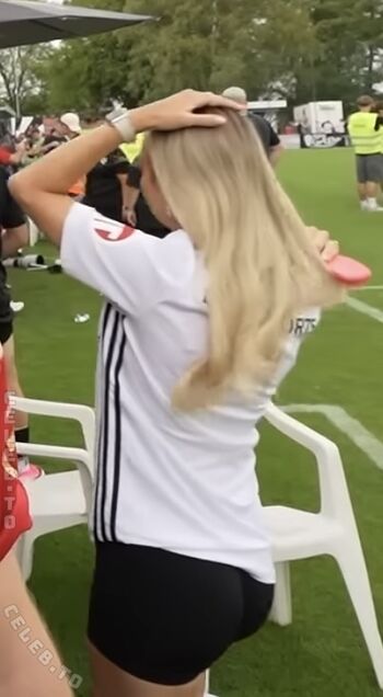 Full leaked Larawiyl private onlyfans photo