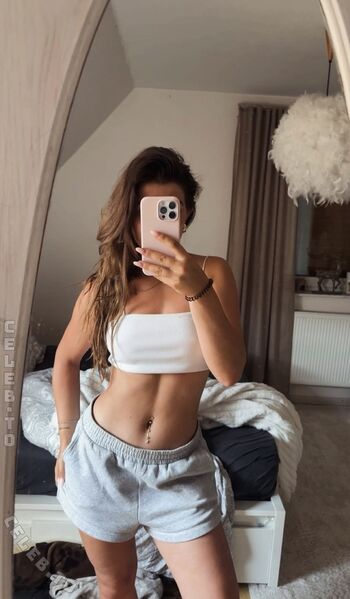 Full leaked Laura marie rhrig private onlyfans photo