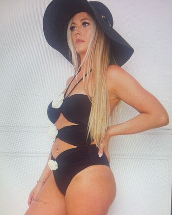 Full leaked Laura private onlyfans photo