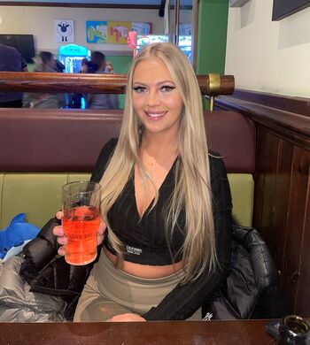 Full leaked Laura private onlyfans photo