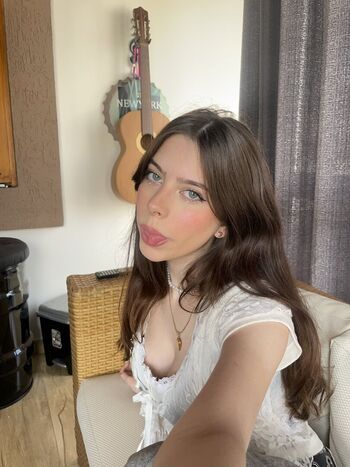 Full leaked Laurakatsz private onlyfans photo