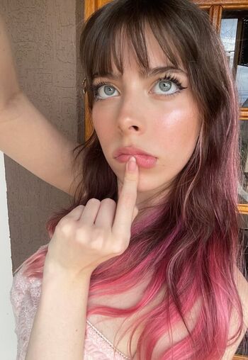 Full leaked Laurakatsz private onlyfans photo