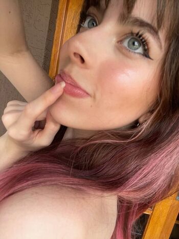 Full leaked Laurakatsz private onlyfans photo