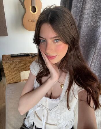 Full leaked Laurakatsz private onlyfans photo