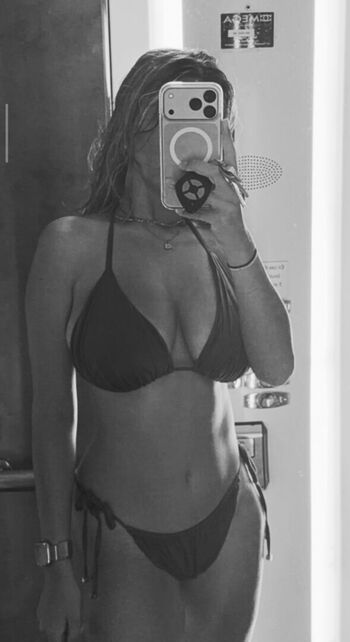 Full leaked Laurapourlesintimes private onlyfans photo