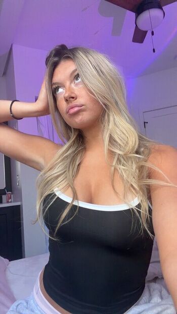 Full leaked Leilalovescash private onlyfans photo