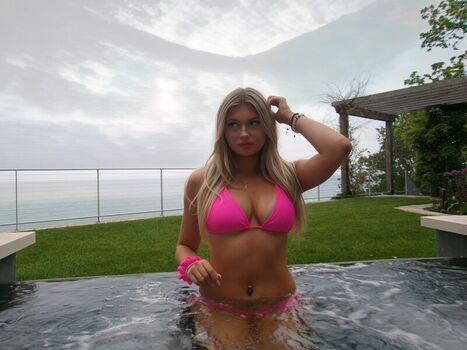 Full leaked Leilalovescash private onlyfans photo