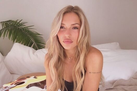Lennon Stella