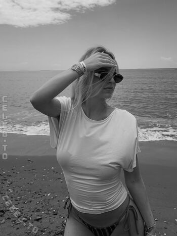 Full leaked Leonie rld private onlyfans photo