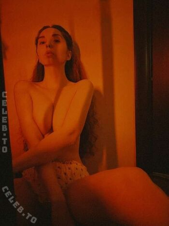 Full leaked Leratlerat page private onlyfans photo