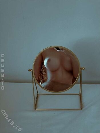 Full leaked Leratlerat page private onlyfans photo