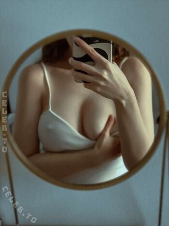 Full leaked Leratlerat page private onlyfans photo