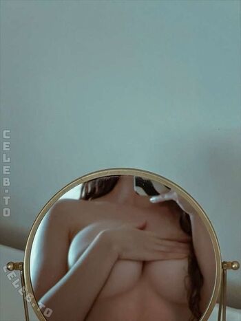 Full leaked Leratlerat page private onlyfans photo