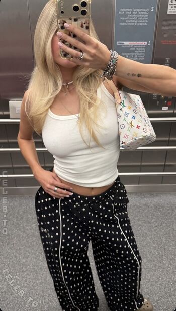 Full leaked Lillimsr private onlyfans photo